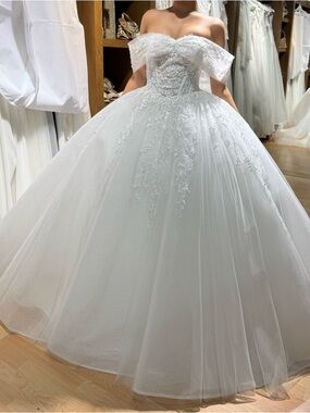Off-Shoulder White Ball Gown Wedding Dress costume made from France 🇫🇷